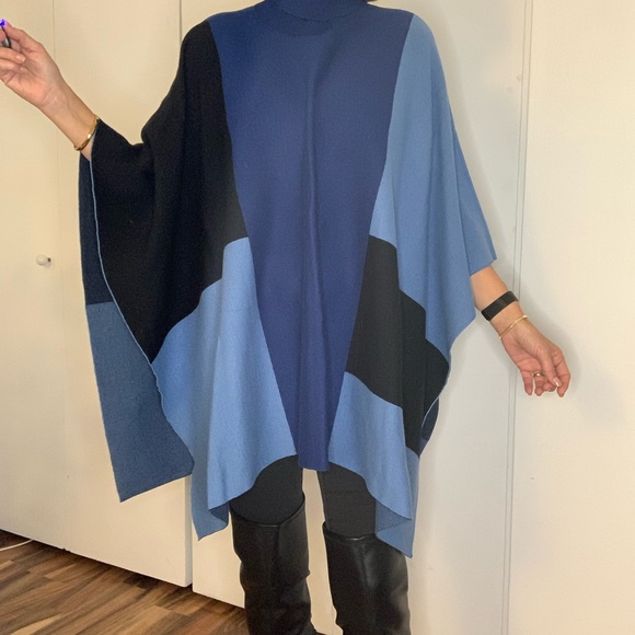 White House Black Market Poncho - Picture 4 of 5